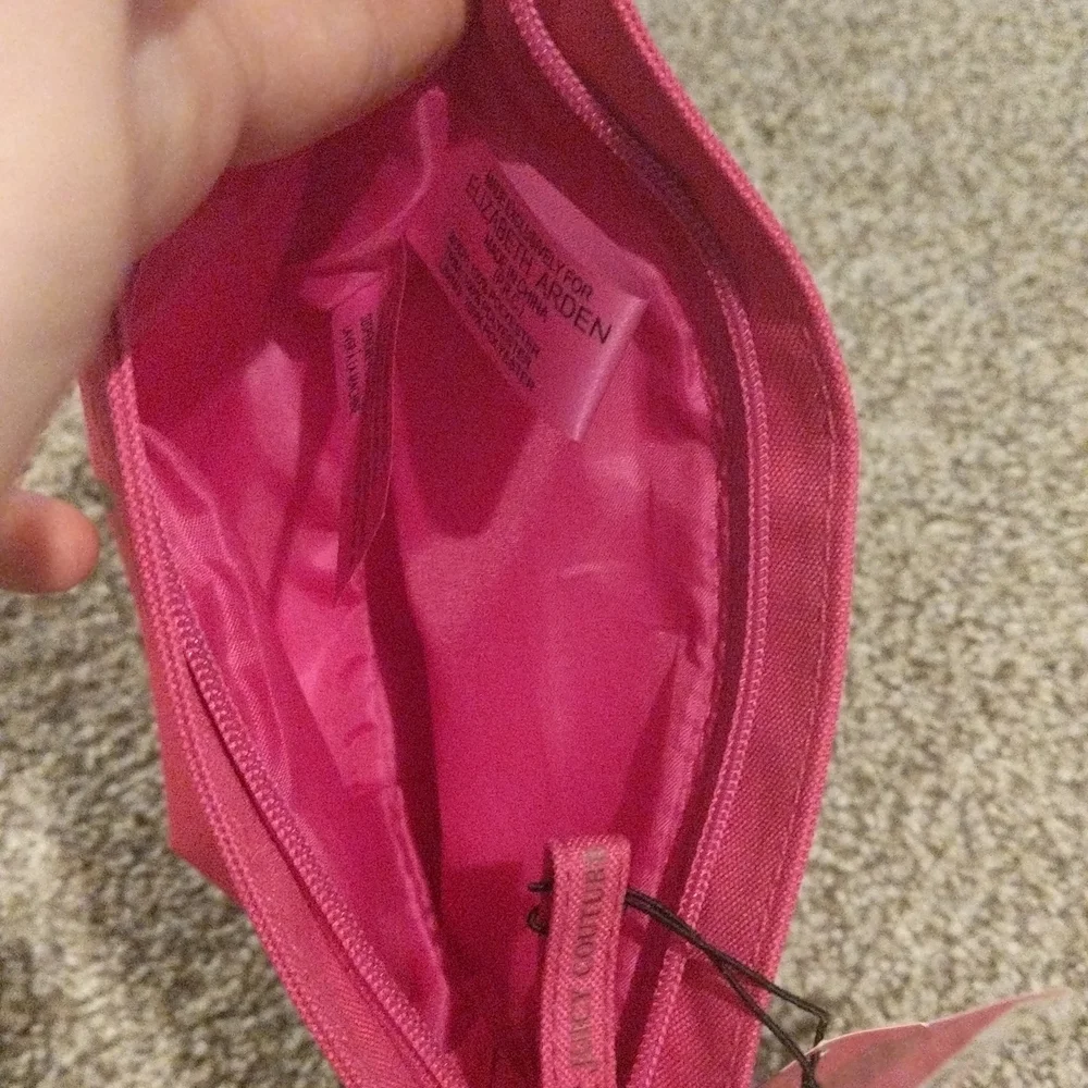 $2 w/bundle NWT Viva la juicy small cosmetic bag